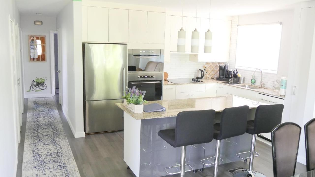 Richview Gardens Suite Toronto Exteriör bild