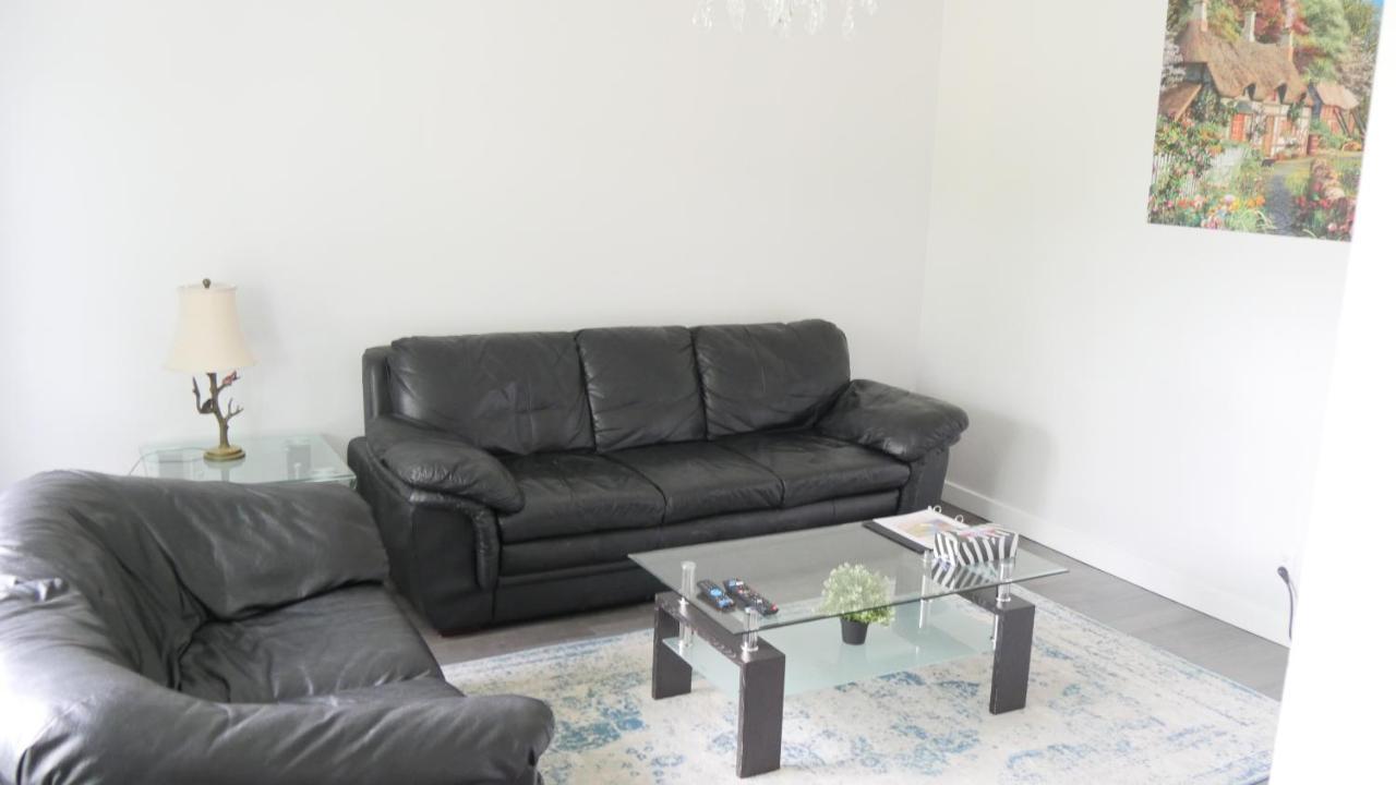 Richview Gardens Suite Toronto Exteriör bild