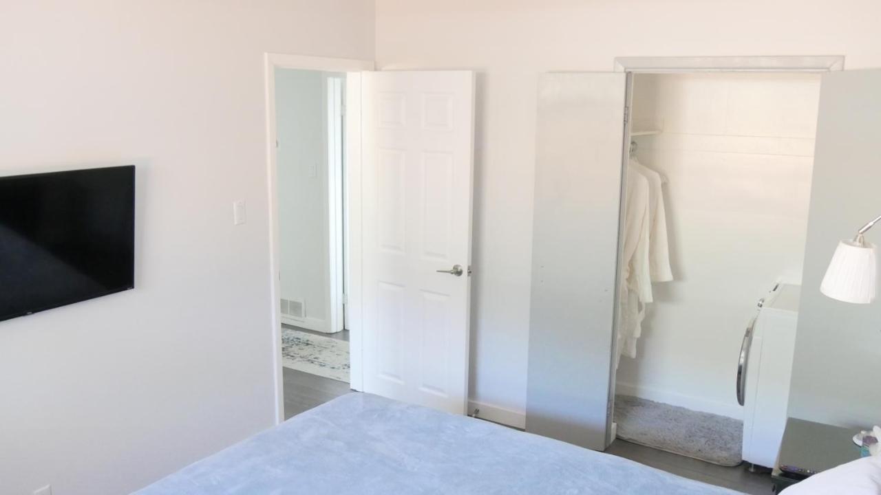 Richview Gardens Suite Toronto Exteriör bild