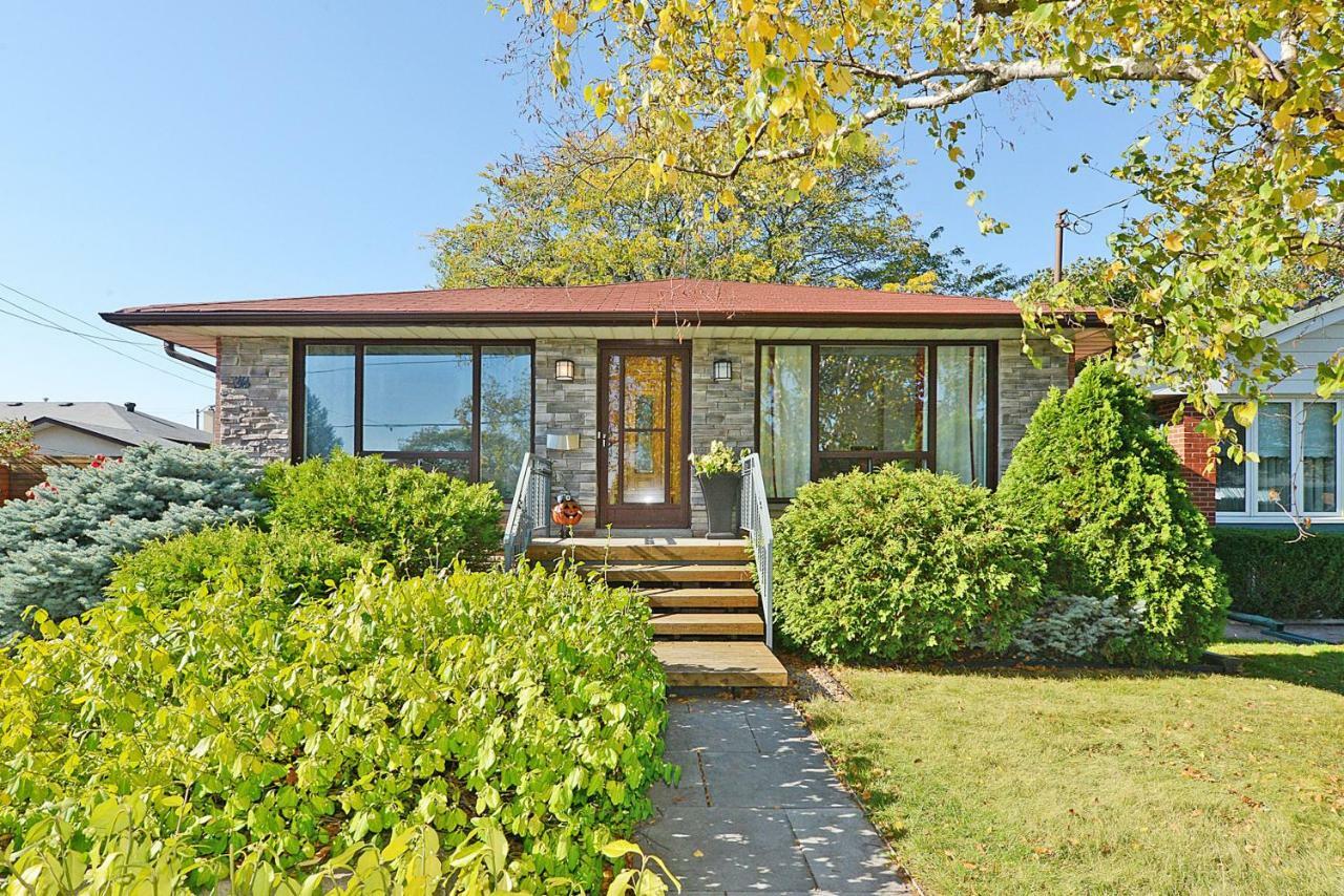 Richview Gardens Suite Toronto Exteriör bild