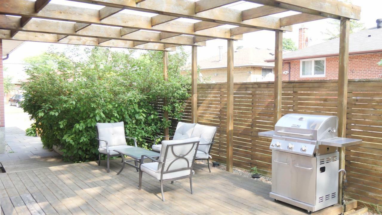 Richview Gardens Suite Toronto Exteriör bild